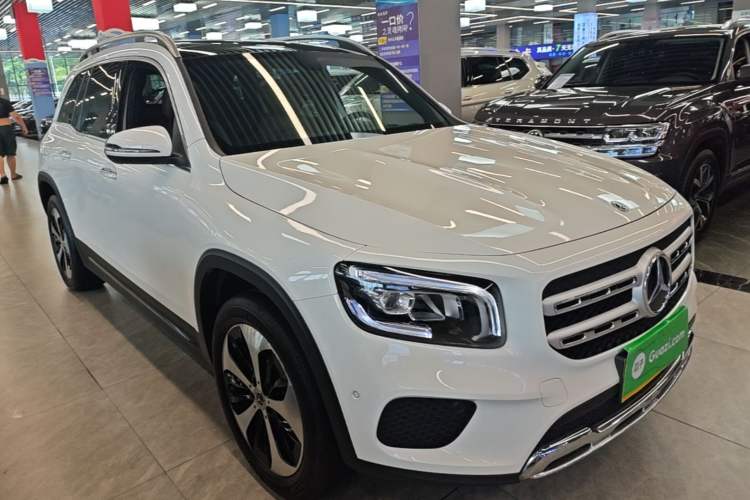 Used Mercedes-Benz GLB 2023 GLB 220 Fashion Model Front Right 45 Deg