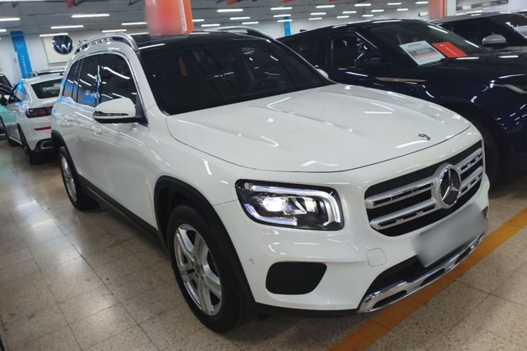Used Mercedes-Benz GLB 2023 GLB 200 Fashion Model Front Right 45 Deg