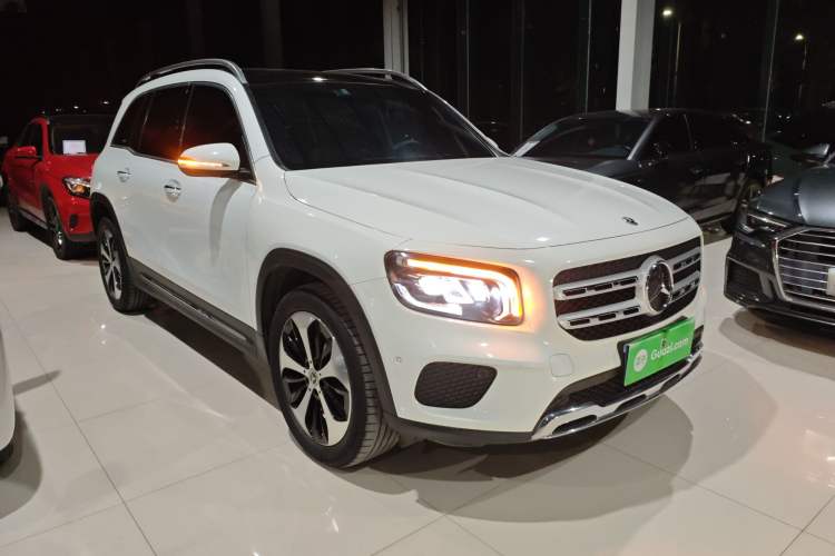 Used Mercedes-Benz GLB 2023 GLB 220 Fashion Model Front Right 45 Deg