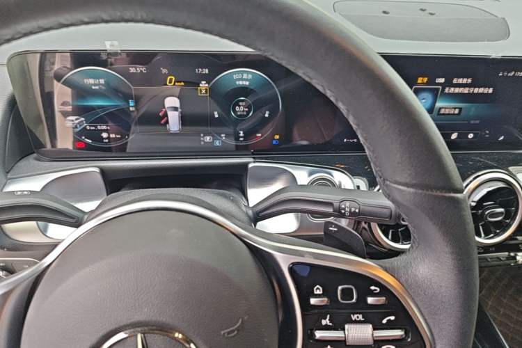 Used Mercedes-Benz GLB 2023 GLB 200 Dynamic Edition Gear Lever