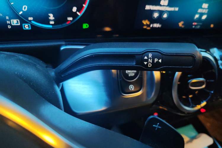 Used Mercedes-Benz GLB 2023 Refreshed GLB 200 Dynamic Edition Gear Lever
