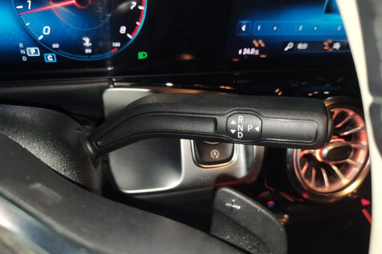 Used Mercedes-Benz GLB 2023 GLB 200 Dynamic Edition Gear Lever