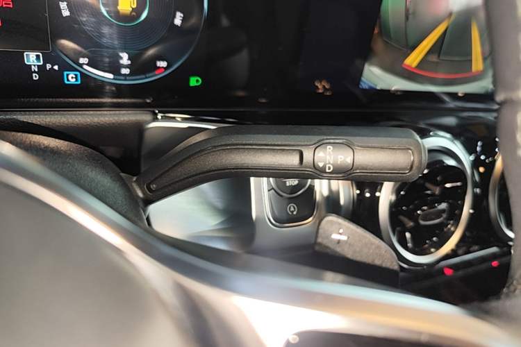 Used Mercedes-Benz GLB 2023 GLB 200 Dynamic Edition Gear Lever