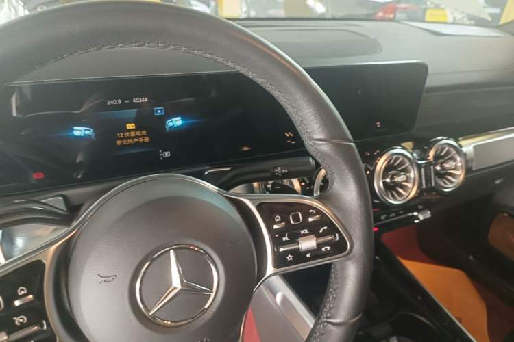Used Mercedes-Benz GLB 2023 GLB 220 Sport Edition Gear Lever