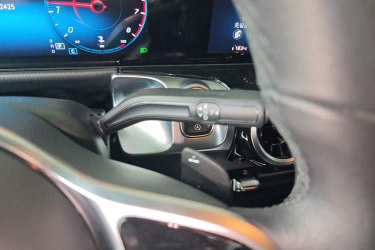 Used Mercedes-Benz GLB 2023 Refreshed GLB 200 Dynamic Edition Gear Lever
