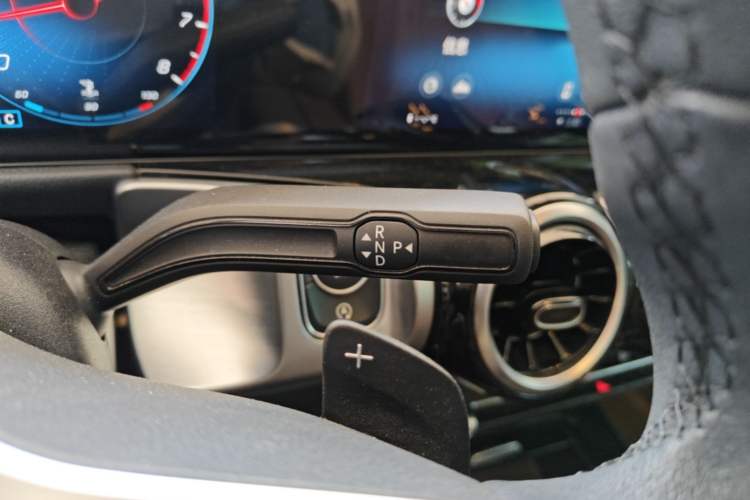 Used Mercedes-Benz GLB 2023 GLB 200 Dynamic Edition Gear Lever