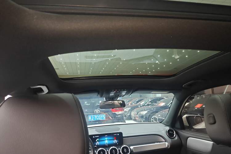 Used Mercedes-Benz GLB 2023 GLB 200 Dynamic Edition Headliner