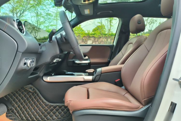 Used Mercedes-Benz GLB 2023 GLB 200 Dynamic Edition Interior 1