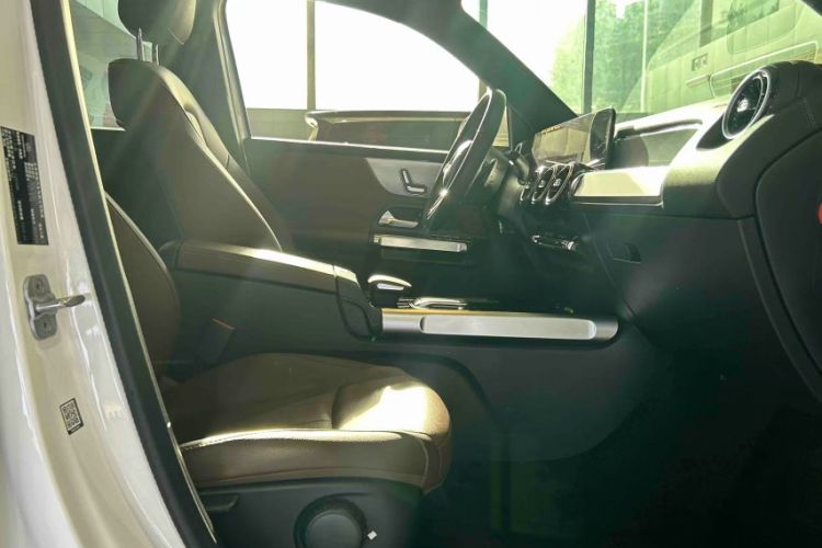 Used Mercedes-Benz GLB 2023 Refreshed GLB 200 Dynamic Edition Interior 10