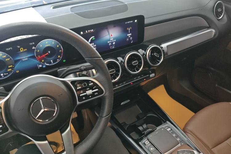 Used Mercedes-Benz GLB 2023 GLB 200 Fashion Model Interior 2