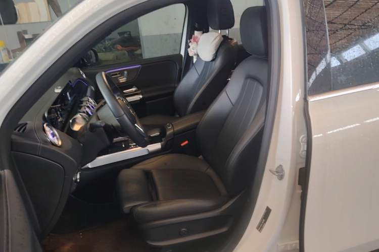 Used Mercedes-Benz GLB 2023 GLB 220 Fashion Model Left Front Seat