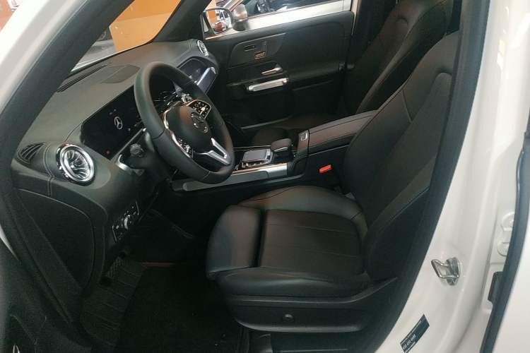 Used Mercedes-Benz GLB 2023 GLB 220 Fashion Model Left Front Seat