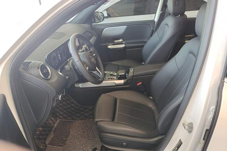 Used Mercedes-Benz GLB 2023 GLB 200 Fashion Model Left Front Seat
