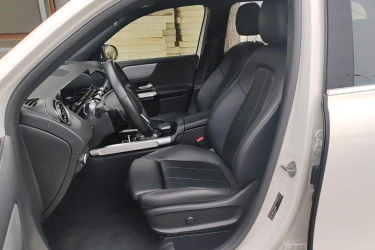 Used Mercedes-Benz GLB 2023 GLB 200 Fashion Model Left Front Seat