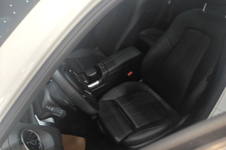 Used Mercedes-Benz GLB 2023 GLB 200 Dynamic Edition Left Front Seat