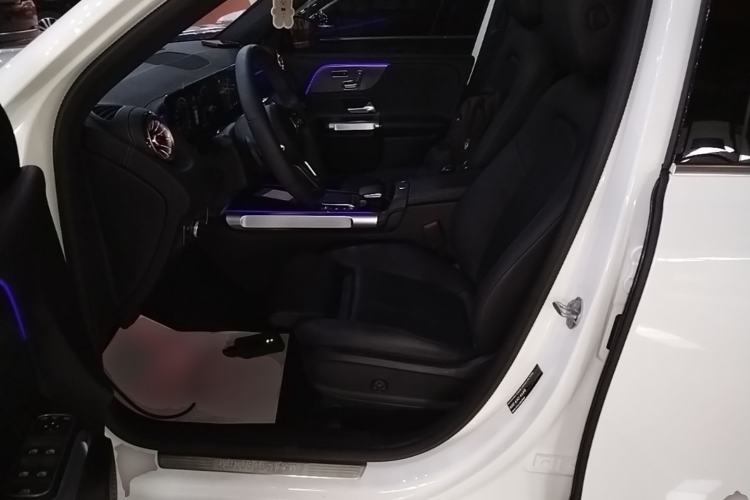 Used Mercedes-Benz GLB 2023 GLB 220 Fashion Model Left Front Seat