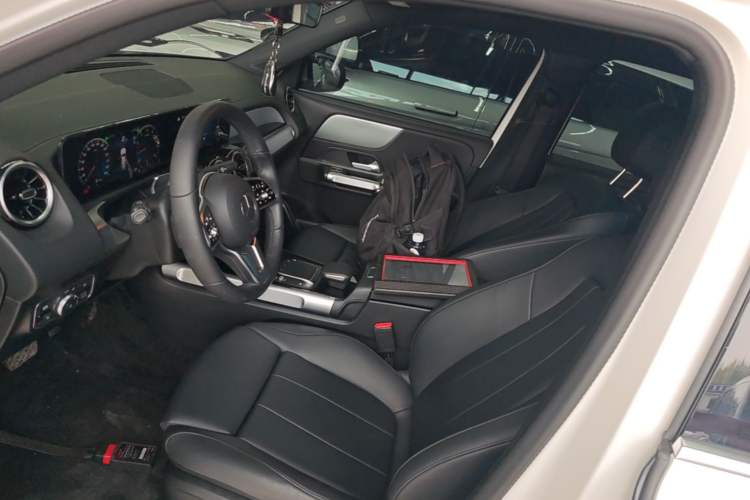 Used Mercedes-Benz GLB 2023 Refreshed GLB 200 Dynamic Edition Left Front Seat