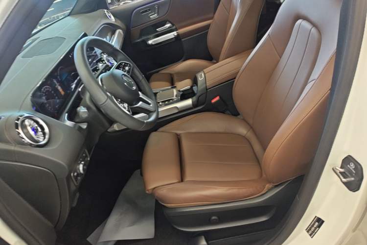 Used Mercedes-Benz GLB 2023 GLB 220 Fashion Model Left Front Seat