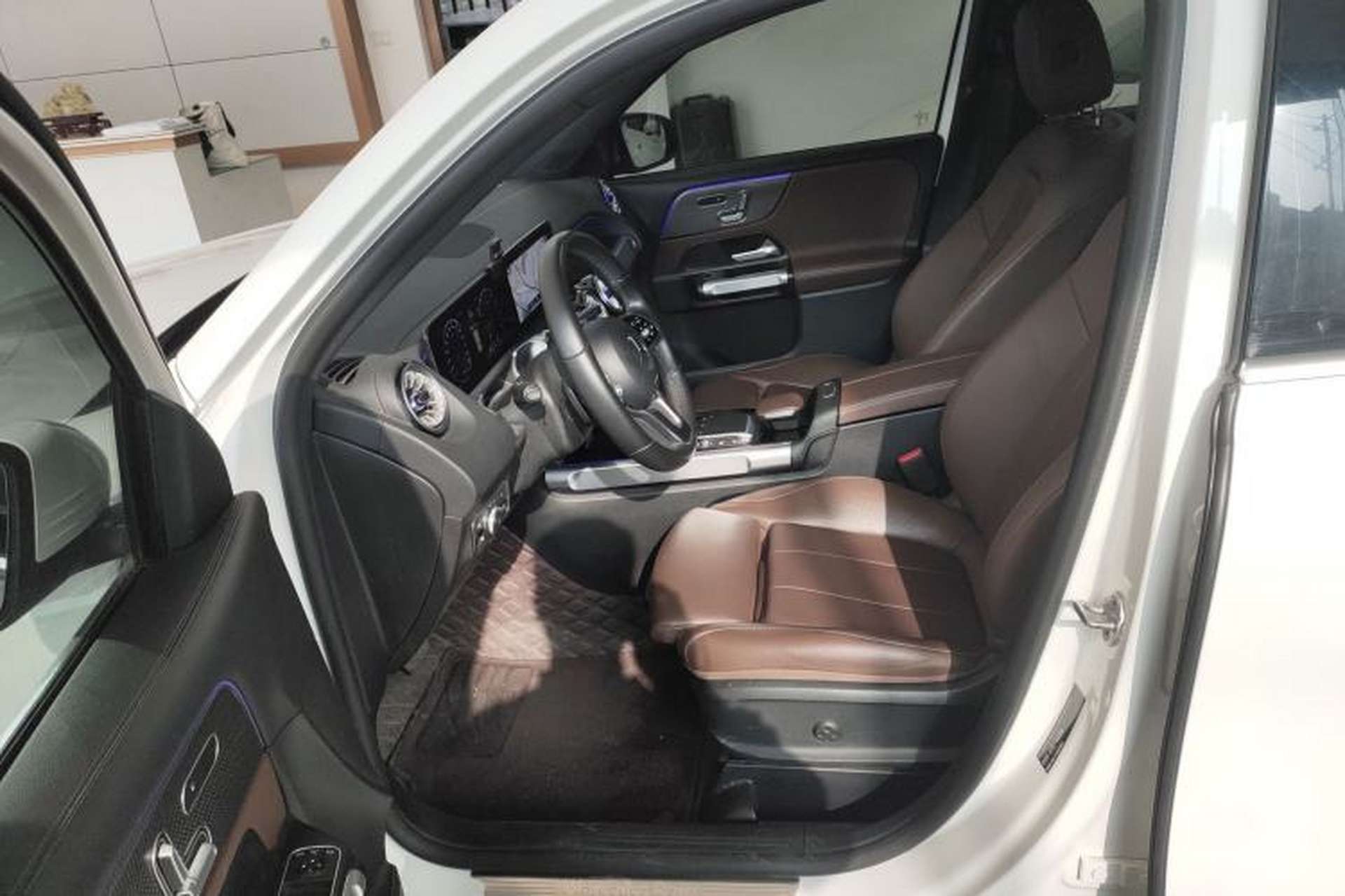 Used Mercedes-Benz GLB 2023 GLB 220 Fashion Model Left Front Seat