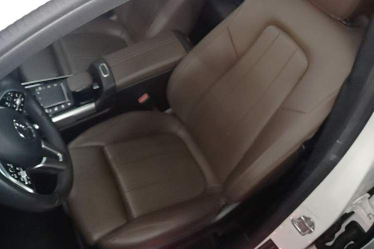 Used Mercedes-Benz GLB 2023 GLB 220 Fashion Model Left Front Seat