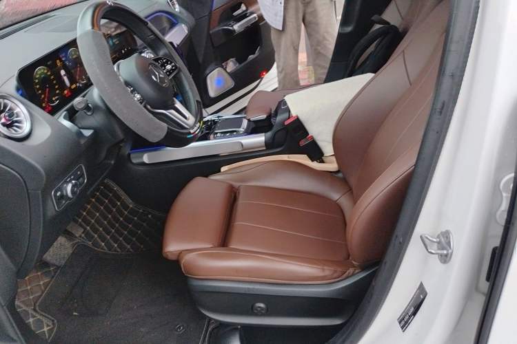 Used Mercedes-Benz GLB 2023 GLB 220 Fashion Model Left Front Seat