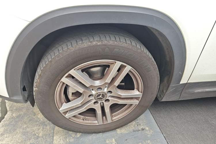Used Mercedes-Benz GLB 2023 GLB 200 Dynamic Edition Left Front Wheel Hub