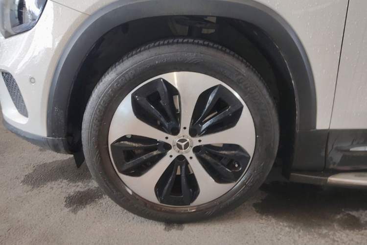 Used Mercedes-Benz GLB 2023 GLB 220 Fashion Model Left Front Wheel Hub