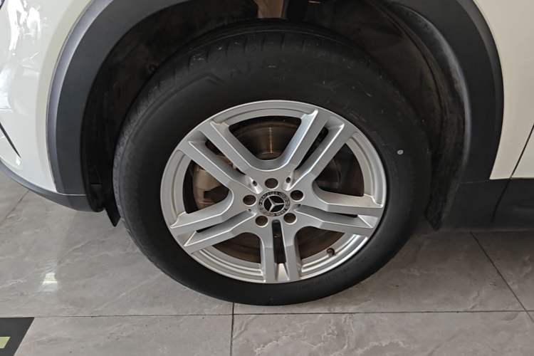 Used Mercedes-Benz GLB 2023 GLB 200 Dynamic Edition Left Front Wheel Hub