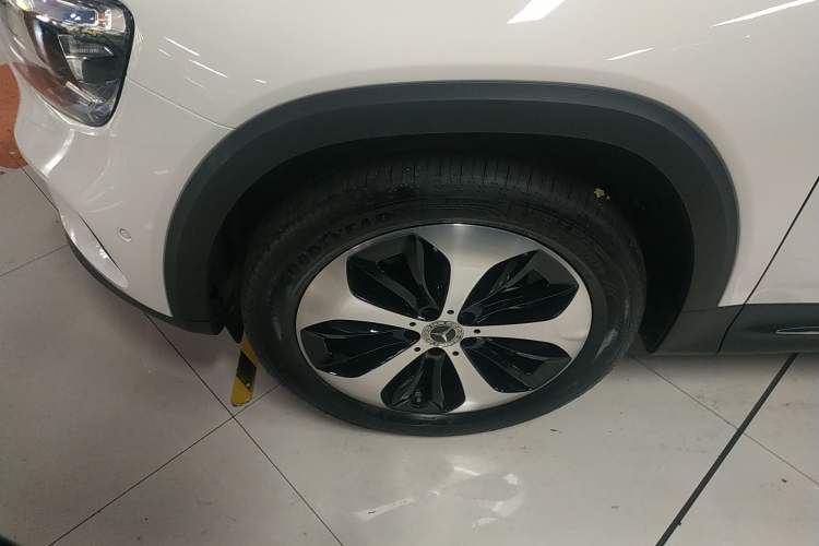 Used Mercedes-Benz GLB 2023 GLB 220 Fashion Model Left Front Wheel Hub