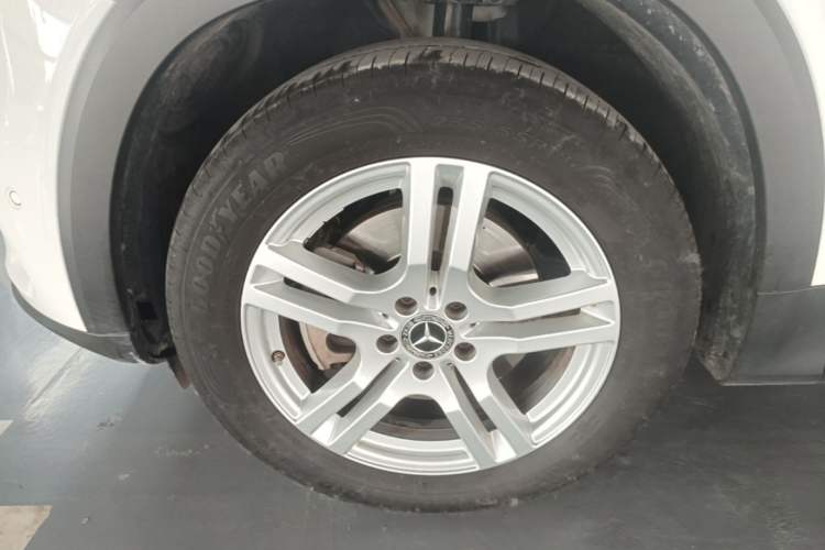 Used Mercedes-Benz GLB 2023 GLB 220 Sport Edition Left Front Wheel Hub