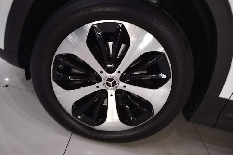 Used Mercedes-Benz GLB 2023 GLB 220 Fashion Model Left Front Wheel Hub