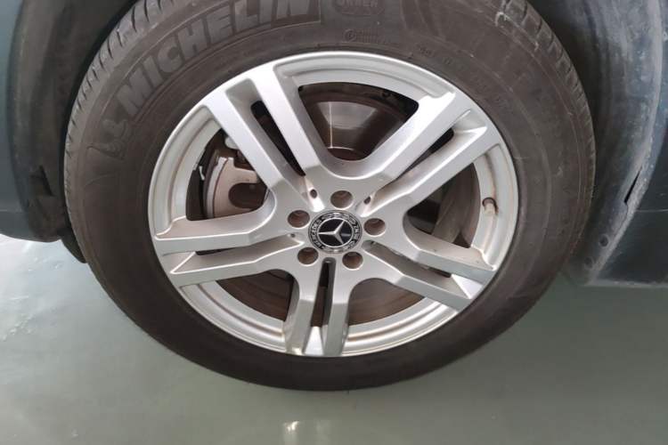 Used Mercedes-Benz GLB 2023 GLB 220 Sport Edition Left Front Wheel Hub