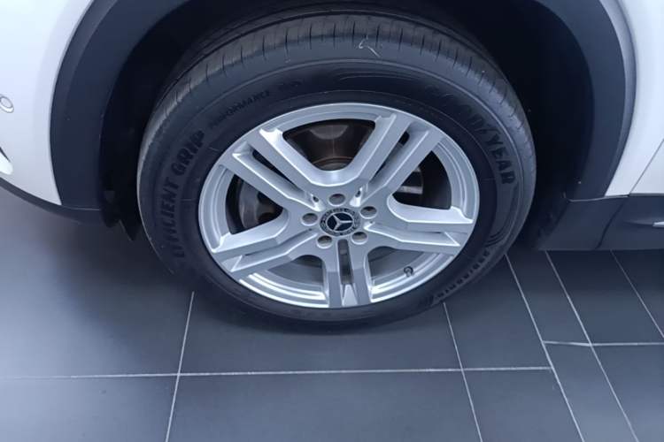 Used Mercedes-Benz GLB 2023 GLB 220 Sport Edition Left Front Wheel Hub