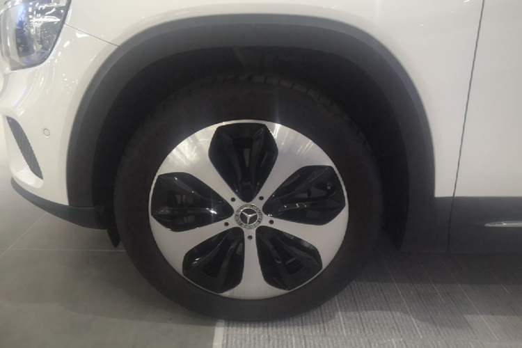 Used Mercedes-Benz GLB 2023 GLB 220 Fashion Model Left Front Wheel Hub