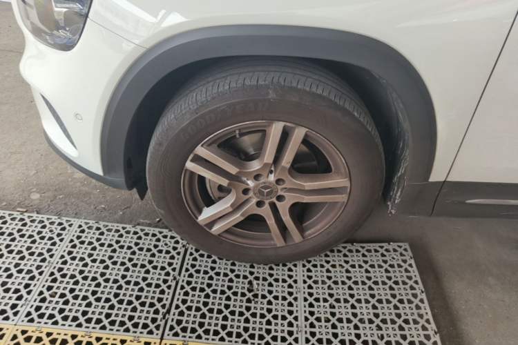 Used Mercedes-Benz GLB 2023 GLB 220 Sport Edition Left Front Wheel Hub