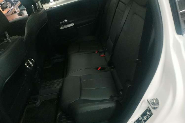Used Mercedes-Benz GLB 2023 GLB 220 Fashion Model Left Rear Seat
