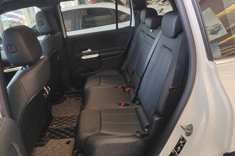 Used Mercedes-Benz GLB 2023 GLB 200 Fashion Model Left Rear Seat