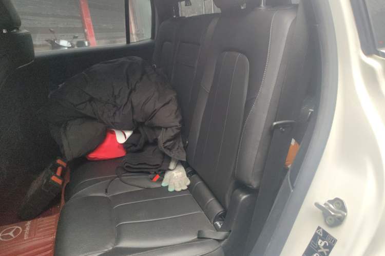 Used Mercedes-Benz GLB 2023 GLB 220 Fashion Model Left Rear Seat