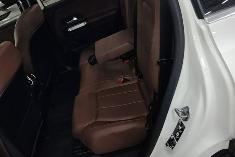 Used Mercedes-Benz GLB 2023 GLB 200 Fashion Model Left Rear Seat