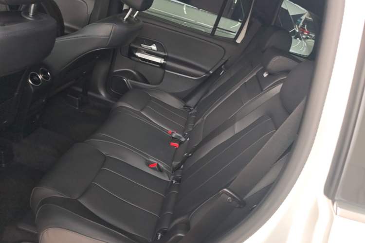 Used Mercedes-Benz GLB 2023 Refreshed GLB 200 Dynamic Edition Left Rear Seat