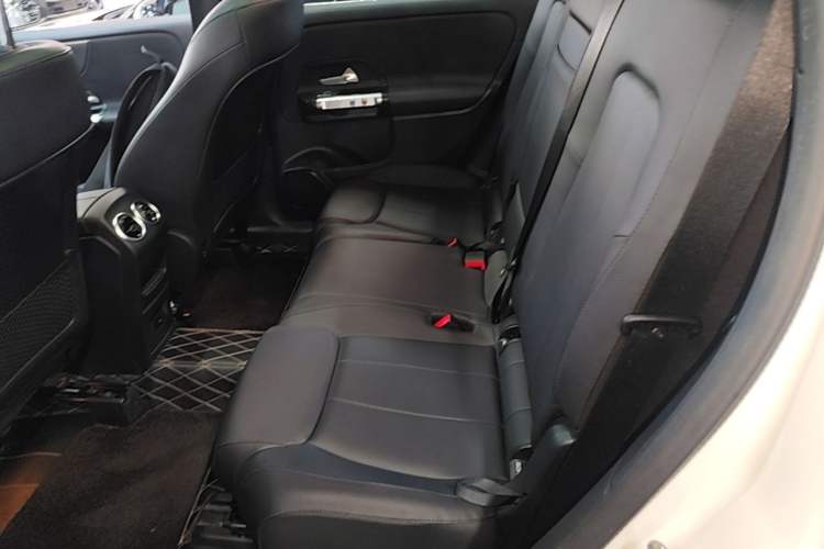 Used Mercedes-Benz GLB 2023 GLB 220 Fashion Model Left Rear Seat