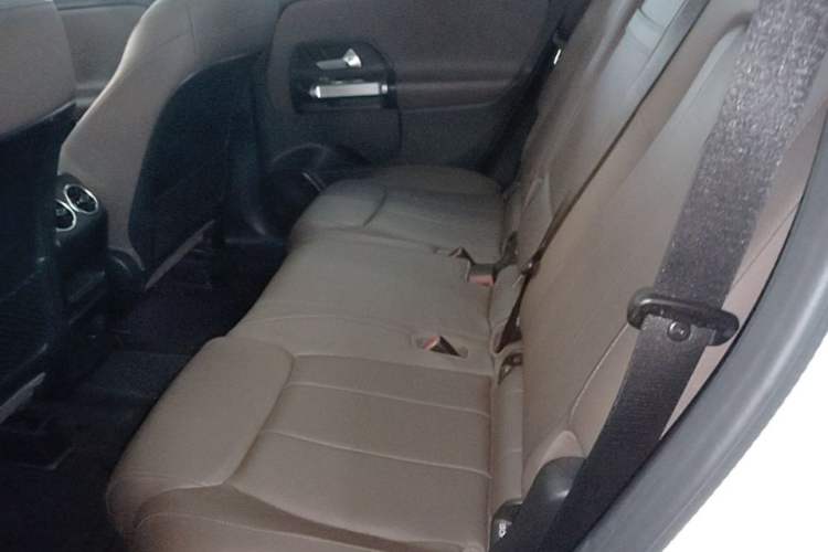 Used Mercedes-Benz GLB 2023 GLB 220 Fashion Model Left Rear Seat