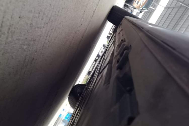 Used Mercedes-Benz GLB 2023 GLB 220 Fashion Model Left Side Sill