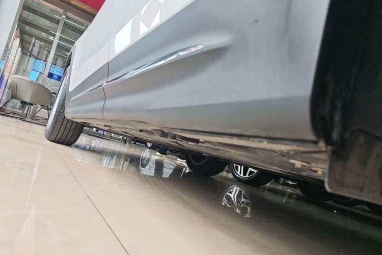 Used Mercedes-Benz GLB 2023 Refreshed GLB 200 Dynamic Edition Left Side Sill