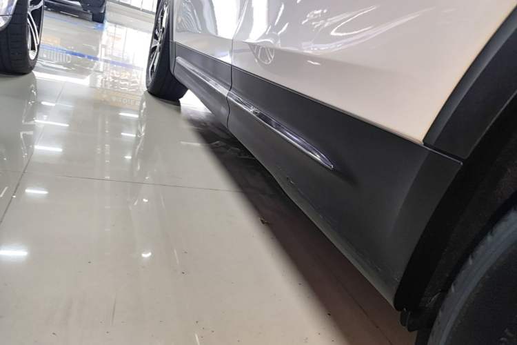 Used Mercedes-Benz GLB 2023 GLB 220 Fashion Model Left Side Sill