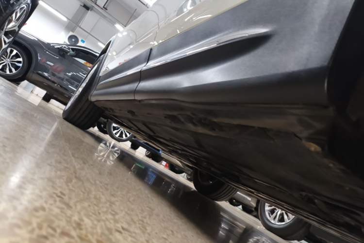 Used Mercedes-Benz GLB 2023 GLB 200 Fashion Model Left Side Sill