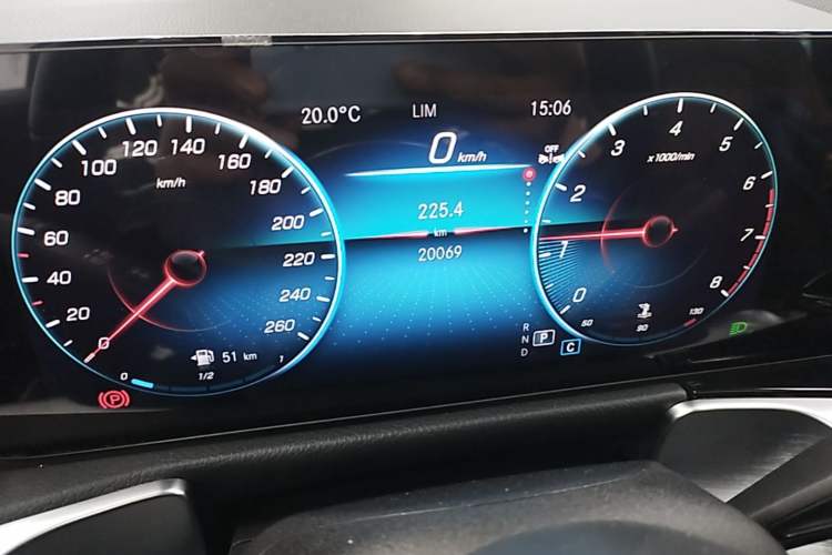 Used Mercedes-Benz GLB 2023 GLB 200 Fashion Model Odometer Close Up