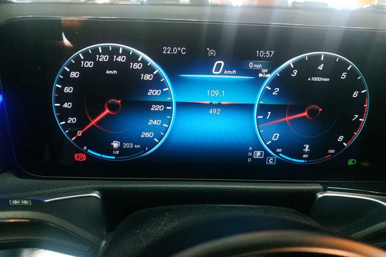 Used Mercedes-Benz GLB 2023 GLB 220 Fashion Model Odometer Close Up