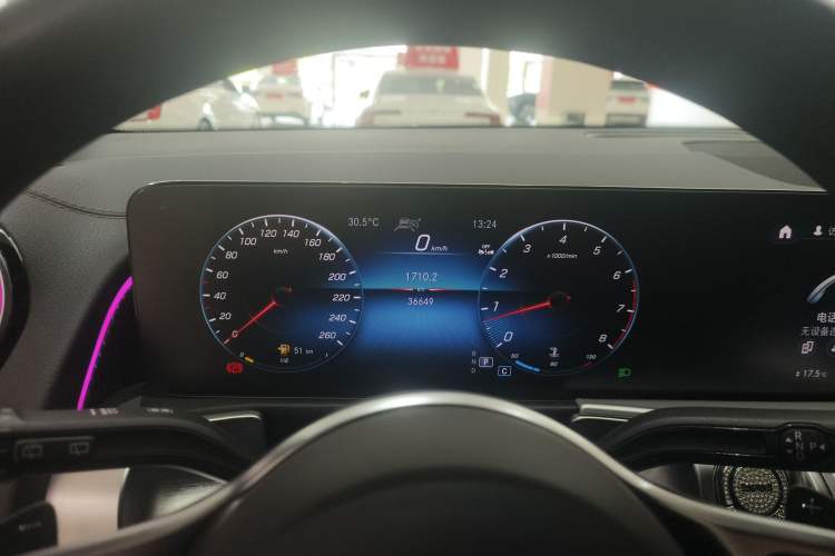 Used Mercedes-Benz GLB 2023 GLB 220 Fashion Model Odometer Close Up
