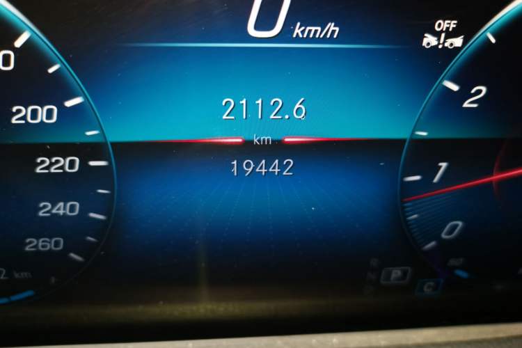 Used Mercedes-Benz GLB 2023 GLB 220 Fashion Model Odometer Close Up